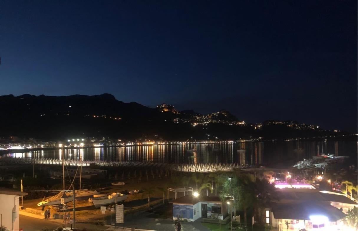 Ferienwohnung Casablu, Un Delizioso Bilocale Sulla Baia Di Naxos Giardini-Naxos Exterior foto